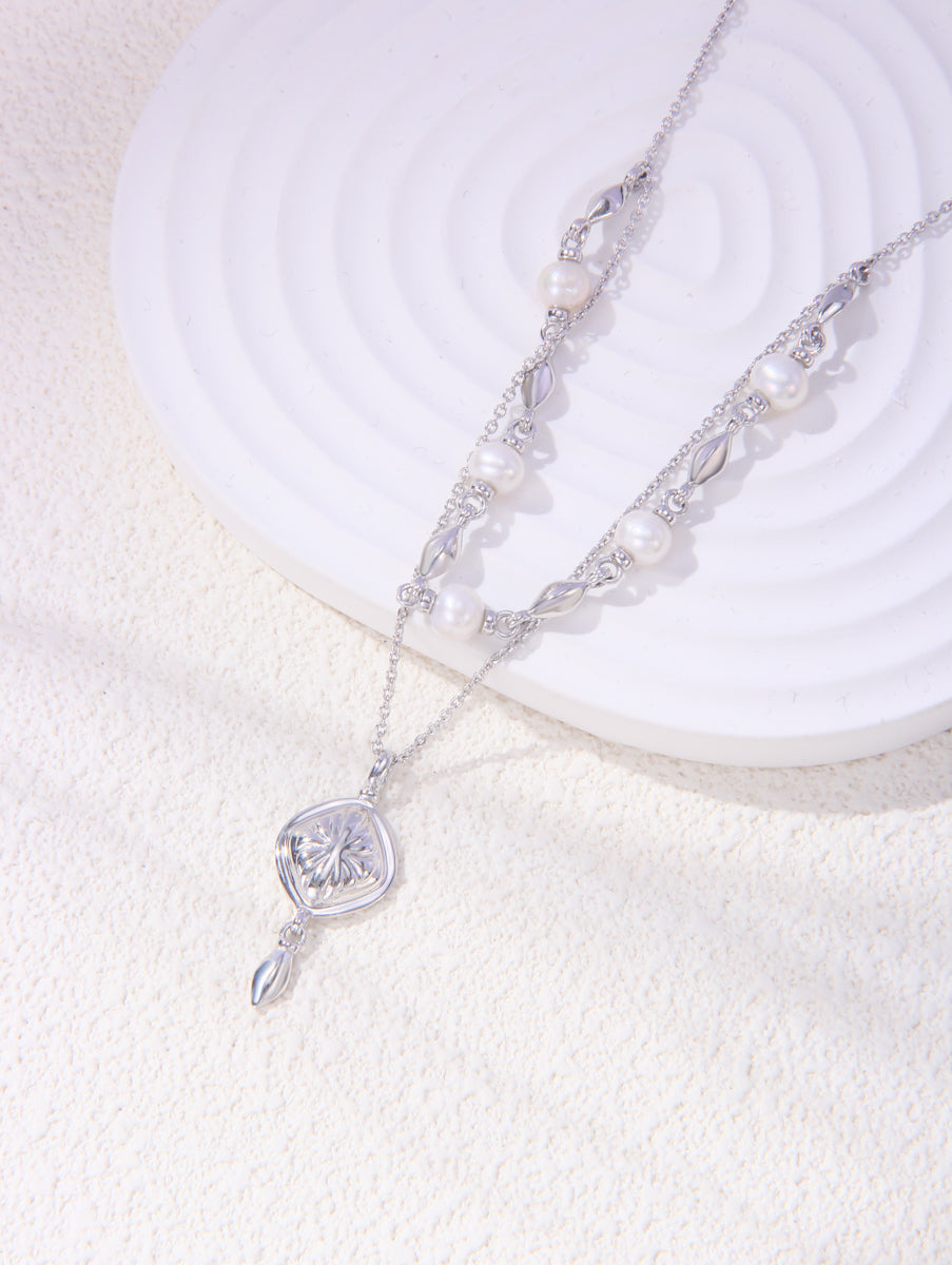 Double-layered gold pearl necklace with 925 sterling silver and freshwater pearls
Delicate gold vermeil pearl necklace – Celestial Bloom by Petite Secret
Elegant pearl necklace for layering – Petite Secret Jewellery.