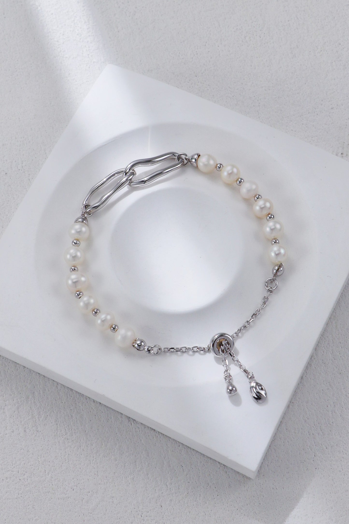 Ripple Link Pearl Bracelet