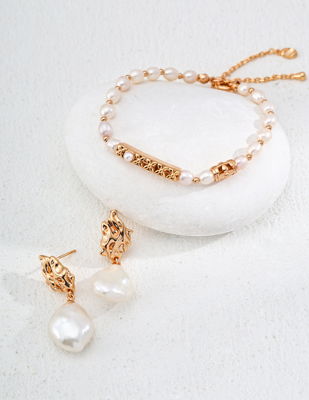 Golden Pearl Bar Bracelet | Petite Secret Jewellery - Petite Secret Jewellery