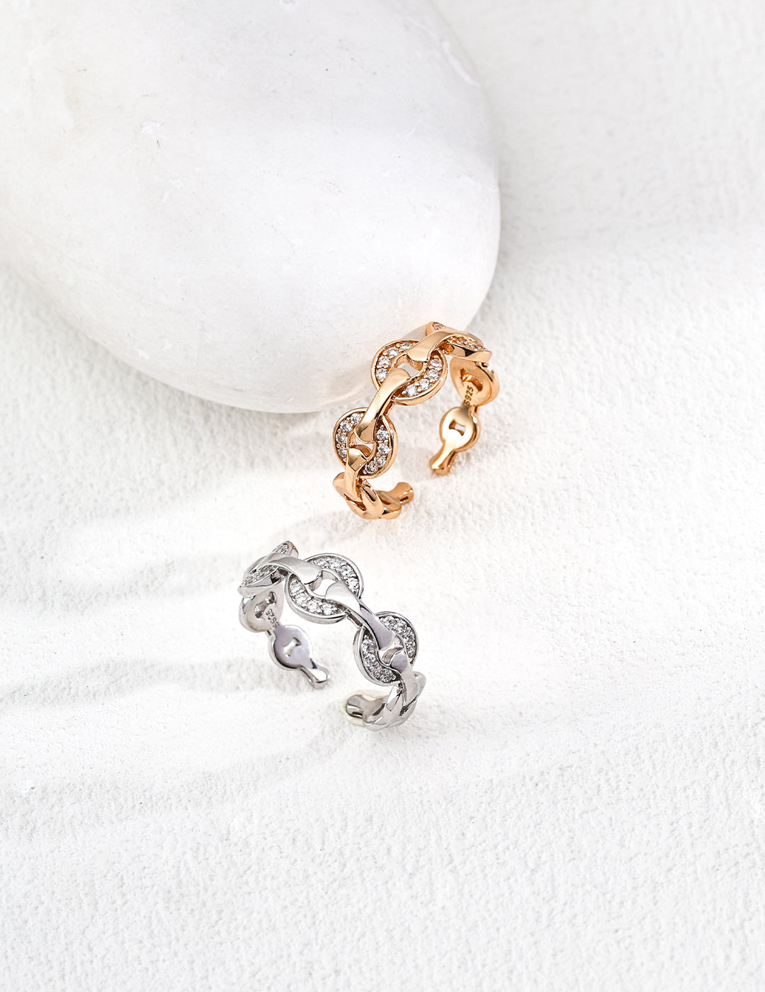Chain of Light Rings