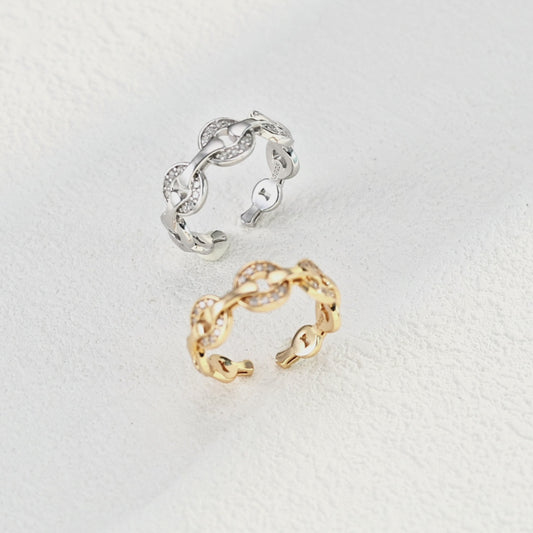 Chain of Light Rings